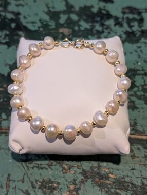 Cultured Freshwater Pearl Bracelet With Gold Tone Accents - 8 Inch